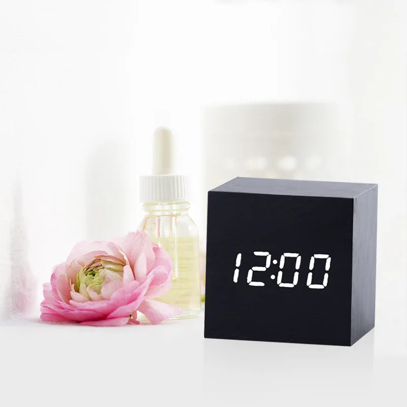 Réveil Bois Noir Cube