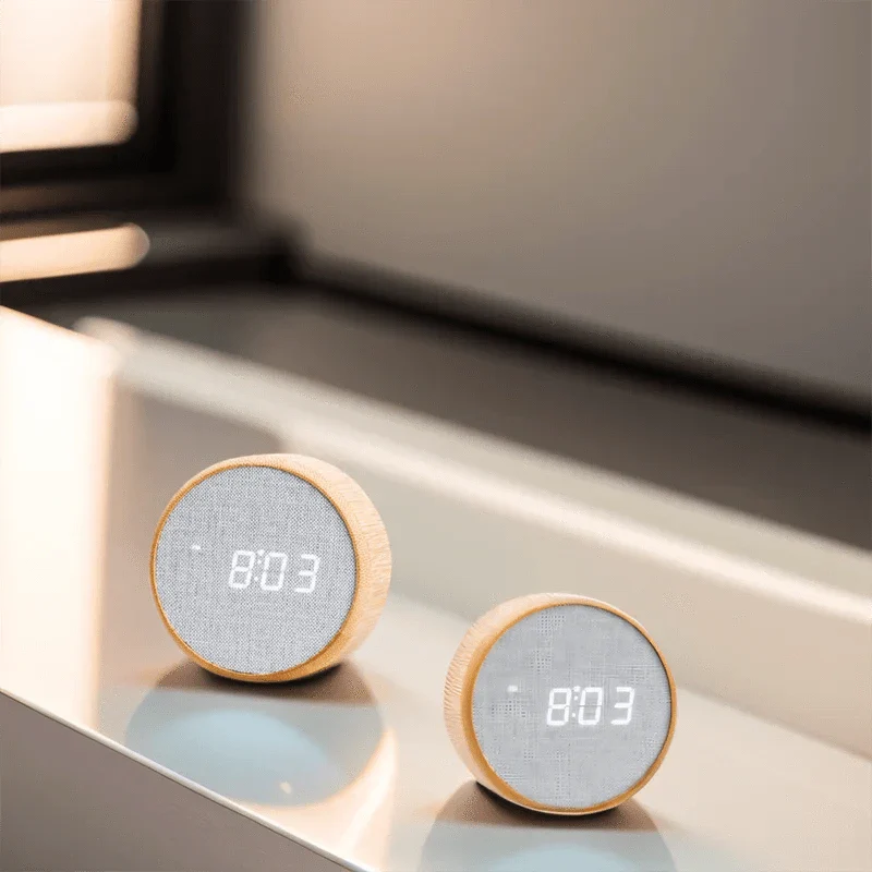 LED-Digitalwecker aus Holz