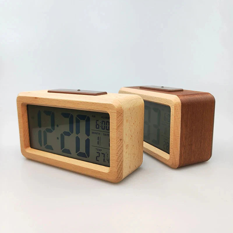 Digitaler Wecker aus Holz