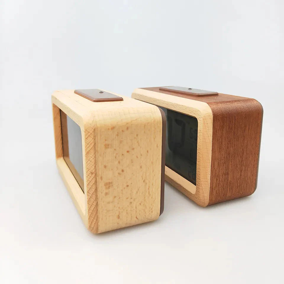 Digitaler Wecker aus Holz