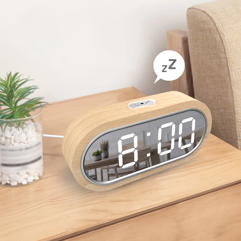 Wecker aus Holz mit LED-Anzeige