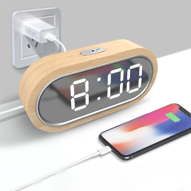 Wecker aus Holz mit LED-Anzeige