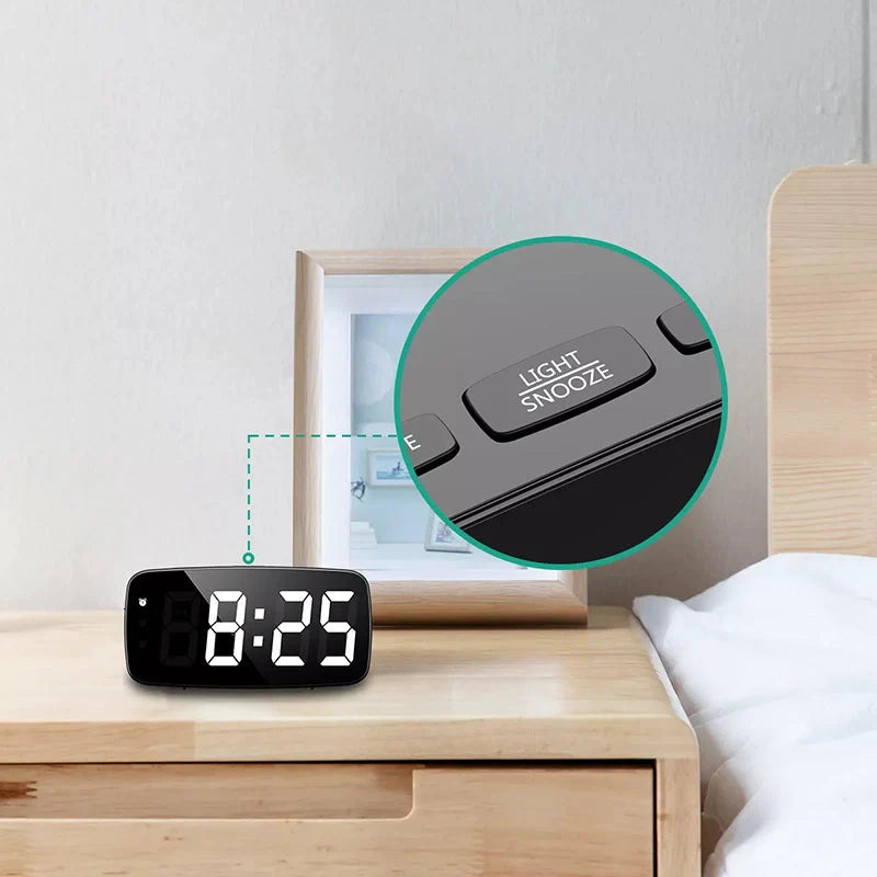 Digitaler Wecker mit Batterie
