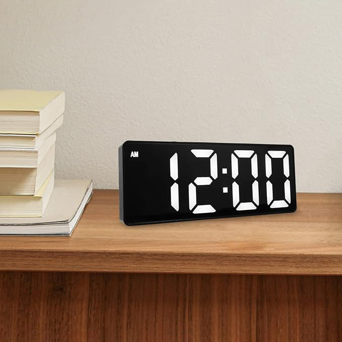 Leuchtender Wecker mit Batterien