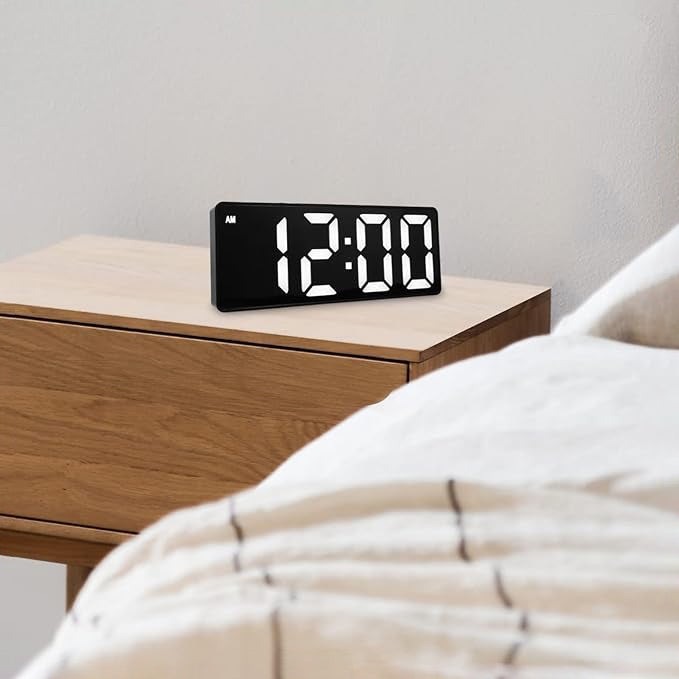 Leuchtender Wecker mit Batterien