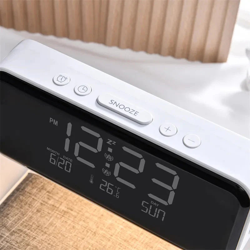 Digitaler Wecker mit kabellosem Ladegerät