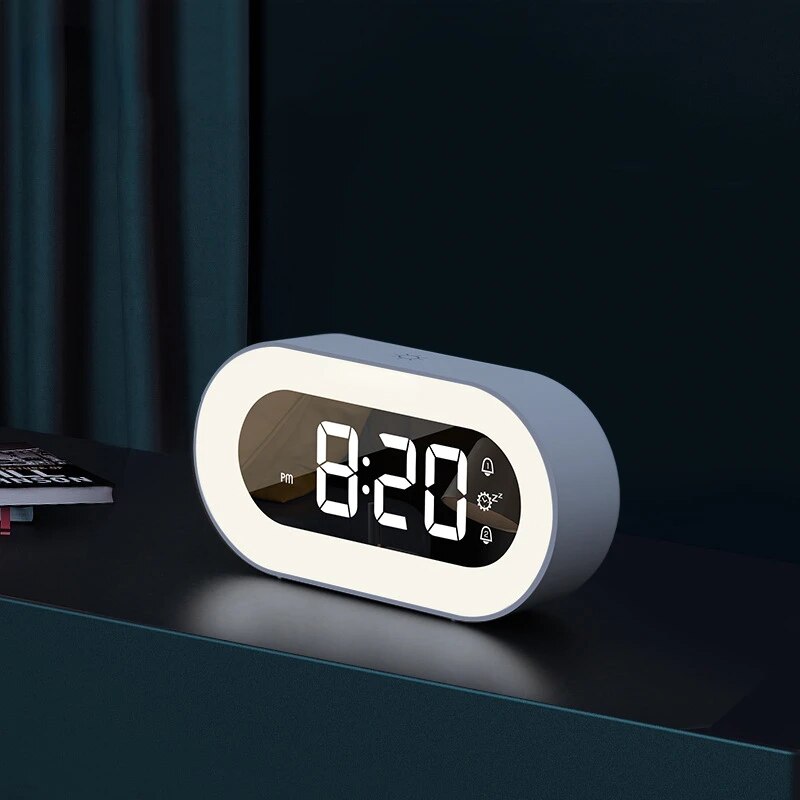 Digitaler Wecker im Design mit LED-Beleuchtung