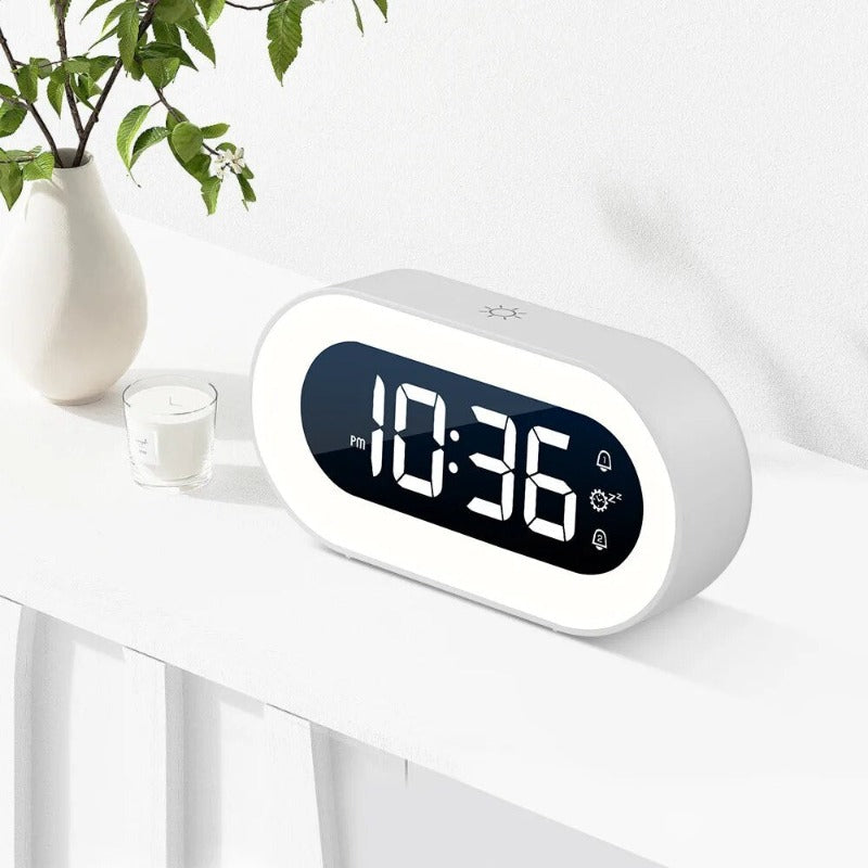 Digitaler Wecker im Design mit LED-Beleuchtung